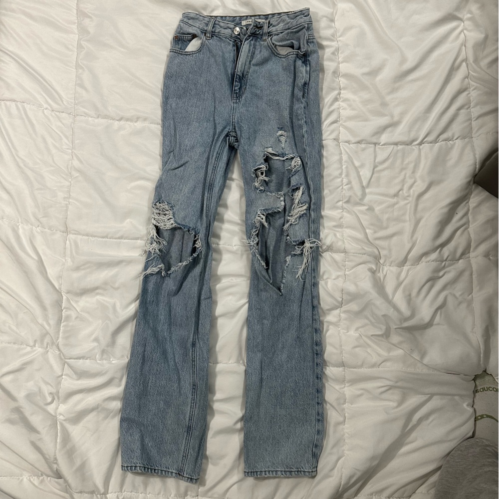 Light Indigo Ripped '90s Boyfriend Jeans - Picture 2 of 7